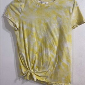 Girl T-shirt. Barely used, no stains